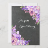 チョーク素朴ボードパープルフラワーズブライダルシャワー 招待状 (正面)