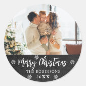 チョーク素朴ボード雪片フォトメリークリスマス ラウンドシール (正面)