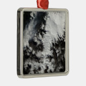 チリのチャイテン火山 メタルオーナメント (右)