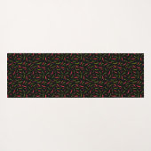 チリファンキーペッパーパターン（の模様が）あるブラックフードをテーマ ヨガマット (裏面(横))