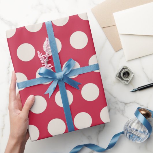 チリモダンペッパーとクリーム水玉模様クリスマス ラッピングペーパー (ギフト)