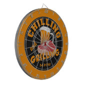 チリング&グリルカスタムモノグラムダーツボード ダーツボード (正面左)