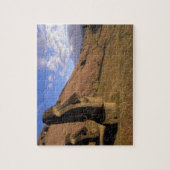 チリ、イースター島。モアイ山腹 ジグソーパズル (縦)