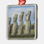 チリ、イースター島、ラパヌイ、アフアキビ メタルオーナメント (左)