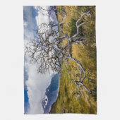 チリ、Torres del Paine、Burnt tree キッチンタオル (縦)