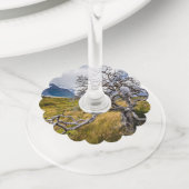 チリ、Torres del Paine、Burnt tree ワイングラスタグ (クローズアップ)