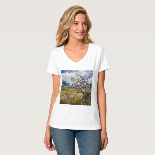 チリ、Torres del Paine、Burnt tree Tシャツ (正面フル)
