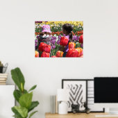 チルドレン遊ズカラフルインチューリップガーデン ポスター (ホームオフィス)