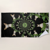 チワおもしろいワドッグカウトタンホワイトサイケデリック ビーチタオル (正面)