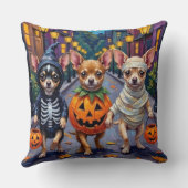 チワフアトリックまたはハロウィーンコスチュームで治療 クッション (裏面)