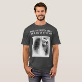 チワホアドッグドクターが私のハートのX線を取る Tシャツ (正面フル)