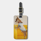 チワホアパピーオンイエローソファ ラゲッジタグ (正面縦)
