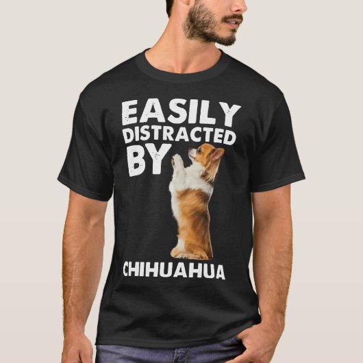 チワワに気を取られる Tシャツ (正面)