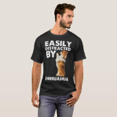 チワワに気を取られる Tシャツ (正面フル)