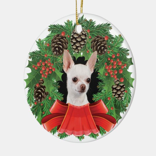 チワワのクリスマスの休日のリース セラミックオーナメント (左)