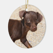 チワワの子犬の歩く セラミックオーナメント (左)