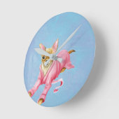 チワワはバスローブ犬の壁時計で ラウンド壁時計 (傾斜)