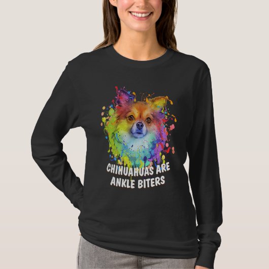 チワワは足首をかむ犬の品種 子犬のユーモア Tシャツ (正面)