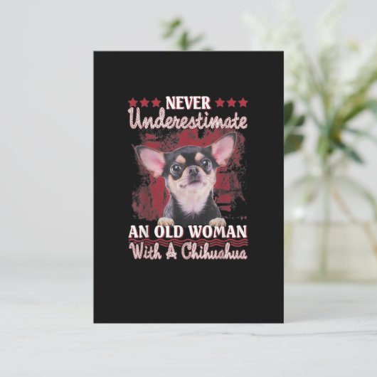 チワワを持つ老婆を決して過小評価しない 出欠カード (スタンド正面)