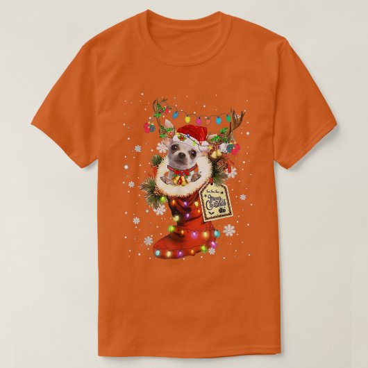 チワワクリスマスブートクリスマスソックス冬の雪 Tシャツ (デザイン正面)