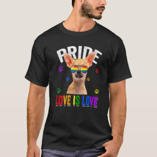 チワワゲイプライドLGBTレインボーフラッグドッグ Tシャツ