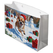 チワワ走アの雪とクリスマスハット ラージペーパーバッグ (裏面アングル)