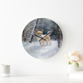 チワワ雪のクリスマスを手放す ラージ壁時計 (ホーム)