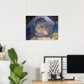 チンチラのお母さんがZzzzzの数をキャッチ ポスター (ホームオフィス)