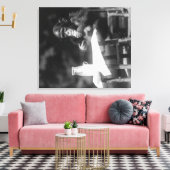 チンパンジーが国立動物園のテーブルに着席 キャンバスプリント (インサイチュ (リビング))