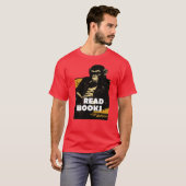 チンパンジーが本を読んでいる Tシャツ (正面フル)