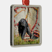 チンパンジー歩くオン草はがきスクエアステッキ メタルオーナメント (右)