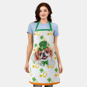 チン日本のホリデーデコールセントパトリックの日犬 エプロン (着用した状態)