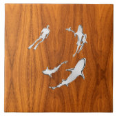 チークベニエにサメを乗せたクロムのようなダイバー タイル (正面)