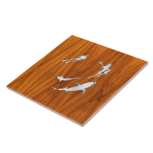 チークベニエにサメを乗せたクロムのようなダイバー タイル (側面)