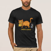 チーズの大冒険 - 面白い猫とネズミのキャラクターデザイン Tシャツ (正面)
