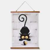 チーズの漫画キャラクターと猫とおもしろい 吊り下げ型タペストリー (正面)