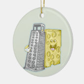 チーズをグレーター食べ物でグレーチングおもしろいする セラミックオーナメント (左)