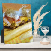 チーズバーガーとフライドポテト フォトプラーク (側面)