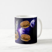 チーズバーガーの宇宙マグ付き猫 コーヒーマグカップ (正面右)