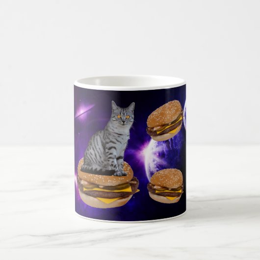 チーズバーガーの宇宙マグ付き猫 コーヒーマグカップ (中央)