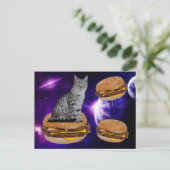 チーズバーガー葉書宇宙入り猫 ポストカード (スタンド正面)