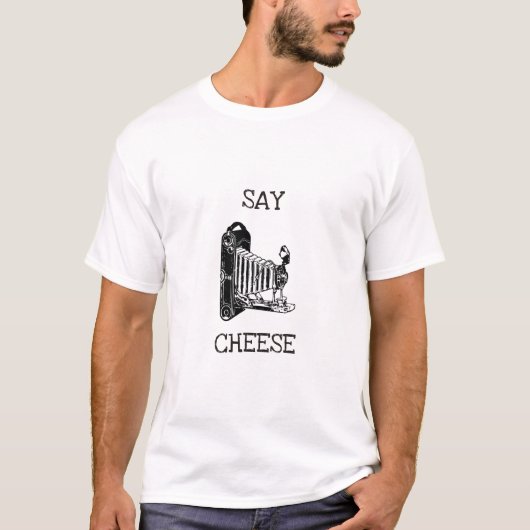 チーズ-おもしろいなカメラのTシャツ--を言って下さい Tシャツ (正面)