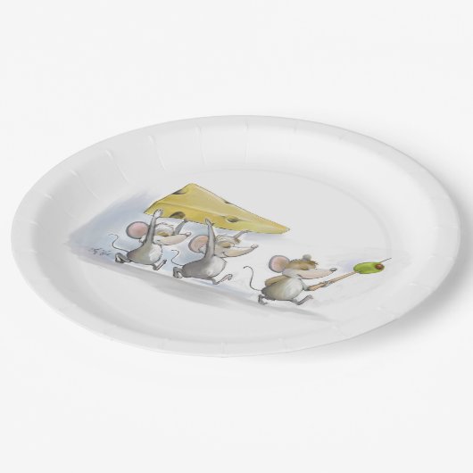 チーズ(オリーブと)紙皿を持って来ること ペーパープレート (アングル)