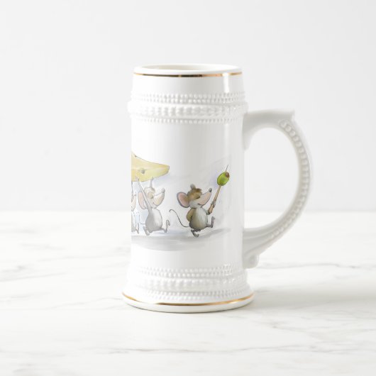 チーズ(オリーブ付き)ビールスタインを取り入れる ビールジョッキ (右)