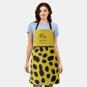 チータプリントチーミングキッチンイエローブラックおもしろい エプロン (着用した状態)
