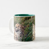 チーターは大きな笑みを浮かべて顔 ツートーンマグカップ (正面左)