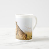 チータ ボーンチャイナマグカップ (正面右)