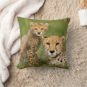 チートカブと草の中の親 クッション (ブランケット)