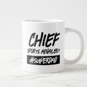 チーフおもしろいスポーツアナリストのハッシュタグすごいパパ ジャンボコーヒーマグカップ (右)