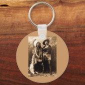 チーフシッティングブルとバッファロービル1895 キーホルダー (正面)